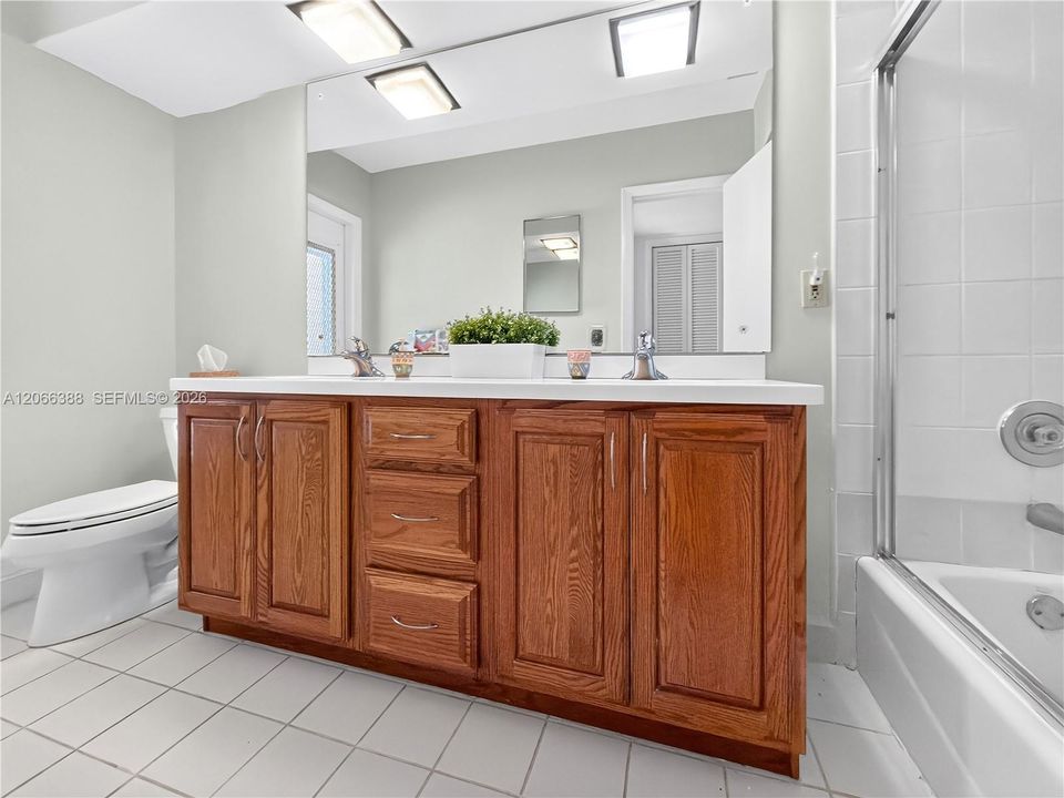 For Sale: $1,325,000 (5 beds, 3 baths, 2288 Square Feet)