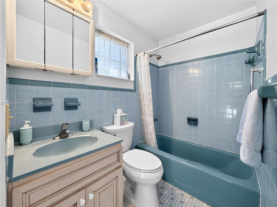 For Sale: $1,325,000 (5 beds, 3 baths, 2288 Square Feet)