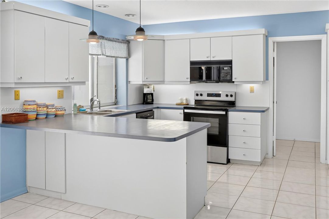 For Sale: $1,325,000 (5 beds, 3 baths, 2288 Square Feet)