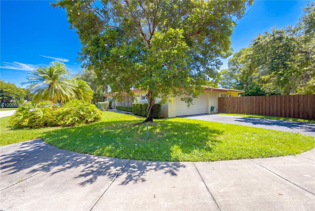 For Sale: $1,325,000 (5 beds, 3 baths, 2288 Square Feet)