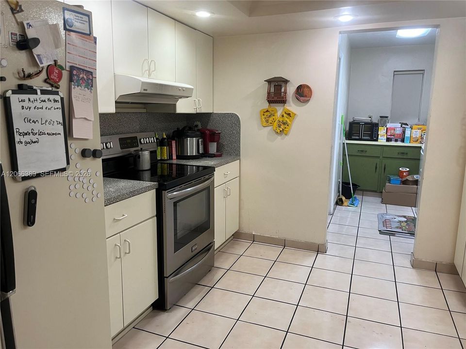Active With Contract: $739,900 (3 beds, 2 baths, 1373 Square Feet)