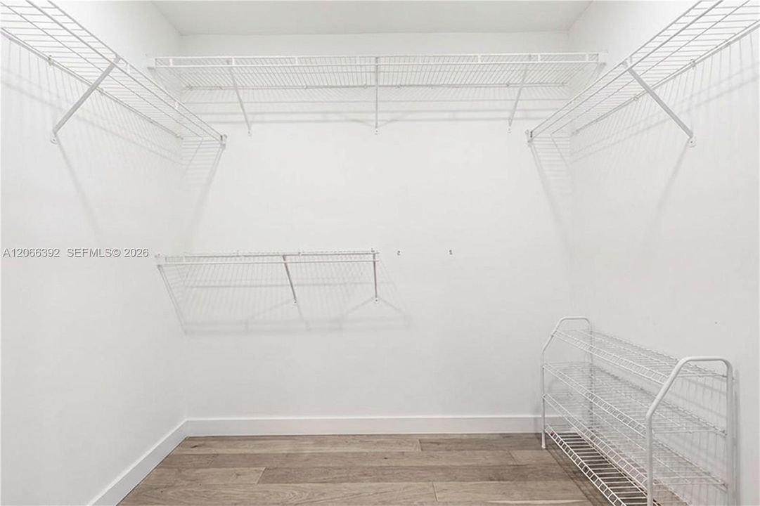 En Venta: $1,000,000 (4 camas, 3 baños, 2630 Pies cuadrados)