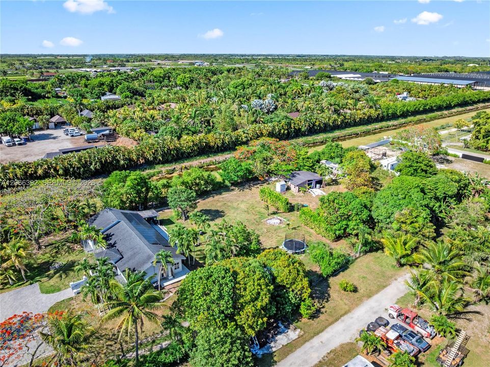 En Venta: $1,000,000 (4 camas, 3 baños, 2630 Pies cuadrados)
