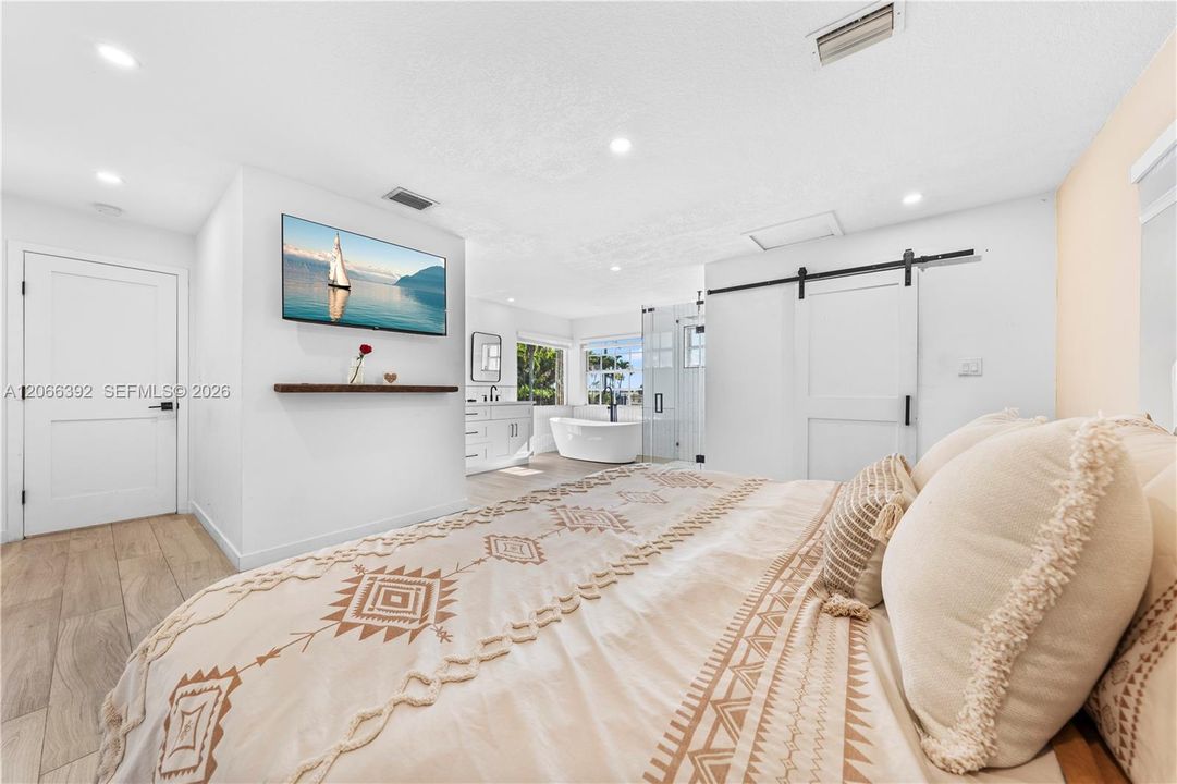 En Venta: $1,000,000 (4 camas, 3 baños, 2630 Pies cuadrados)