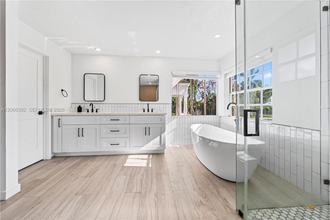 En Venta: $1,000,000 (4 camas, 3 baños, 2630 Pies cuadrados)