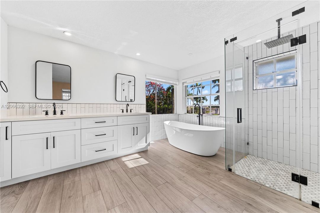 En Venta: $1,000,000 (4 camas, 3 baños, 2630 Pies cuadrados)