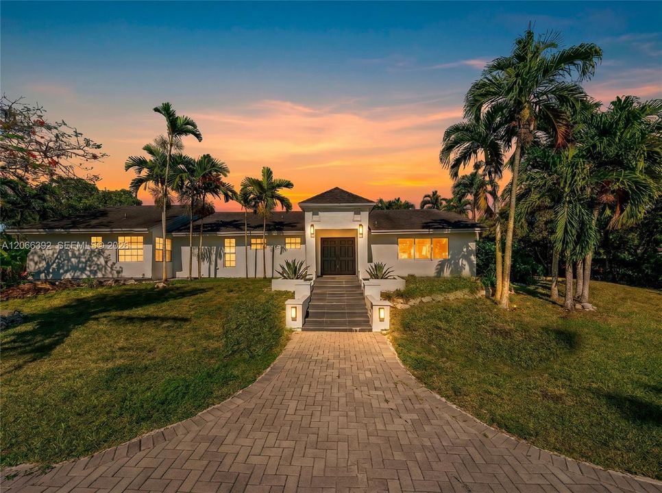 En Venta: $1,000,000 (4 camas, 3 baños, 2630 Pies cuadrados)