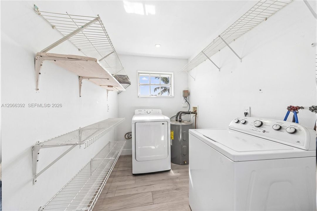 En Venta: $1,000,000 (4 camas, 3 baños, 2630 Pies cuadrados)