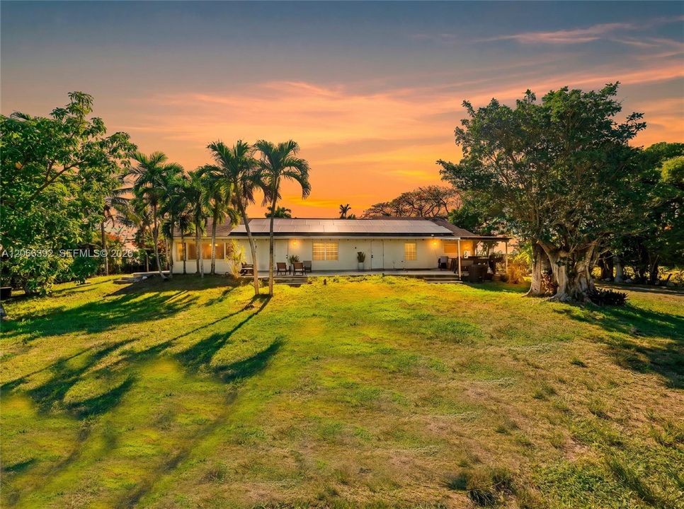 En Venta: $1,000,000 (4 camas, 3 baños, 2630 Pies cuadrados)