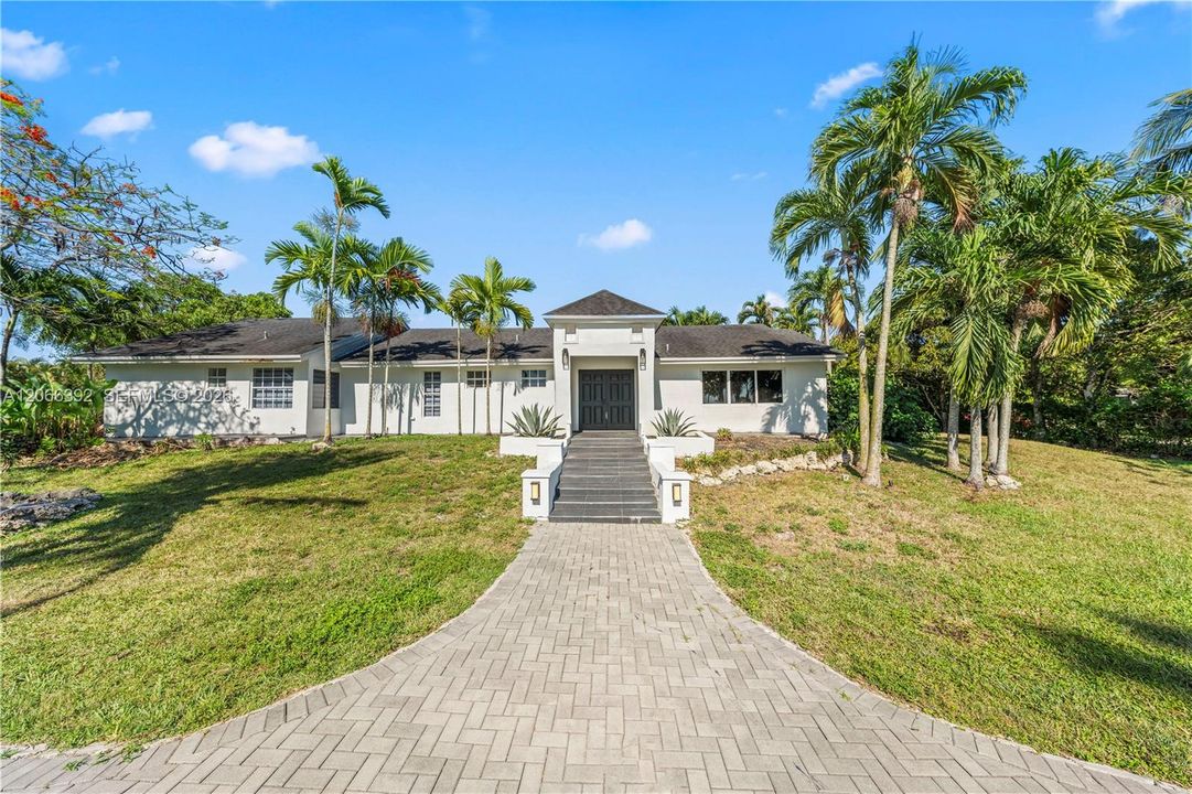 En Venta: $1,000,000 (4 camas, 3 baños, 2630 Pies cuadrados)