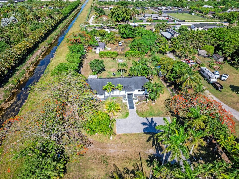 En Venta: $1,000,000 (4 camas, 3 baños, 2630 Pies cuadrados)