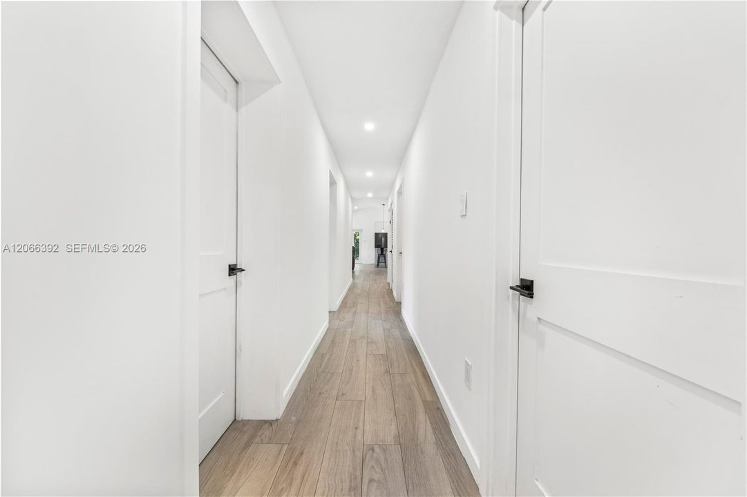 En Venta: $1,000,000 (4 camas, 3 baños, 2630 Pies cuadrados)