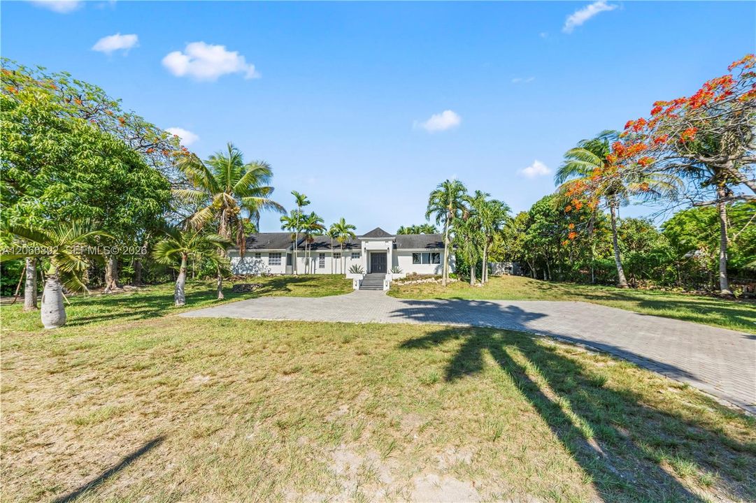 En Venta: $1,000,000 (4 camas, 3 baños, 2630 Pies cuadrados)