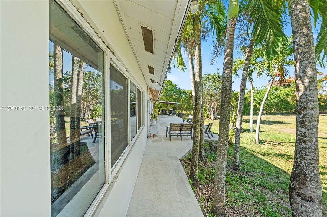 En Venta: $1,000,000 (4 camas, 3 baños, 2630 Pies cuadrados)