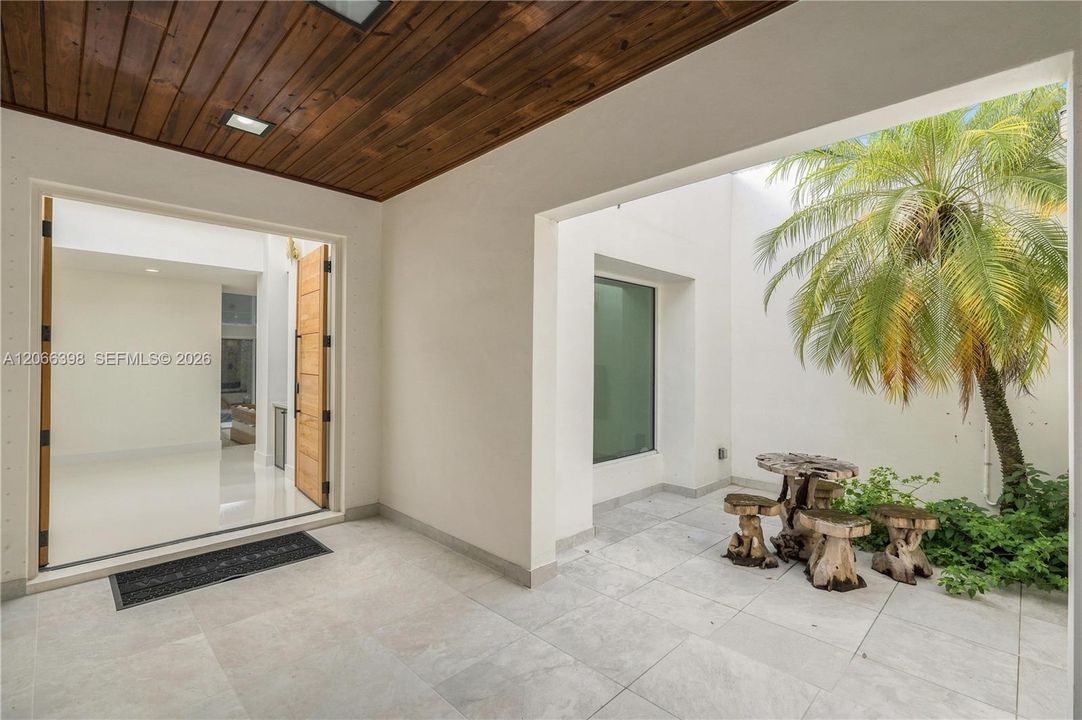 For Sale: $1,399,000 (3 beds, 2 baths, 2563 Square Feet)