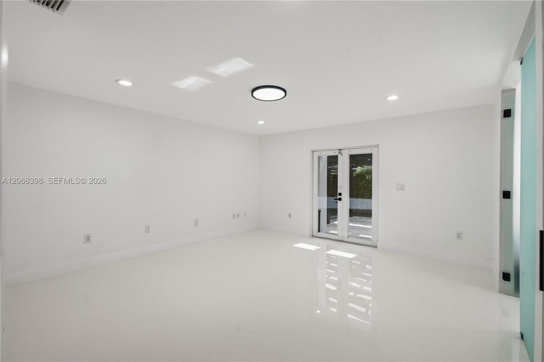 For Sale: $1,399,000 (3 beds, 2 baths, 2563 Square Feet)