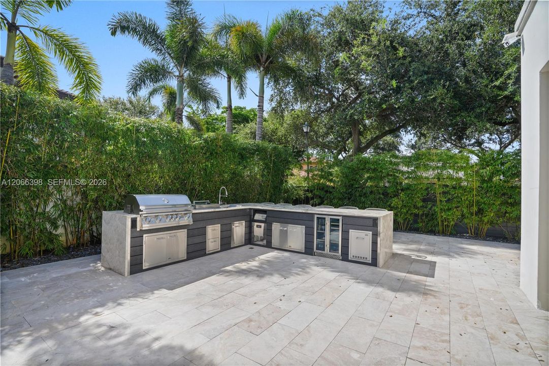 For Sale: $1,399,000 (3 beds, 2 baths, 2563 Square Feet)