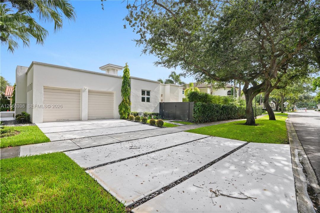 For Sale: $1,399,000 (3 beds, 2 baths, 2563 Square Feet)