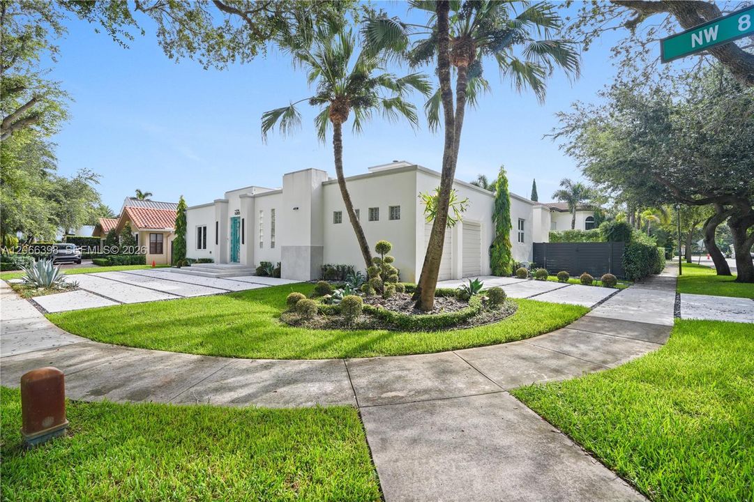 For Sale: $1,399,000 (3 beds, 2 baths, 2563 Square Feet)