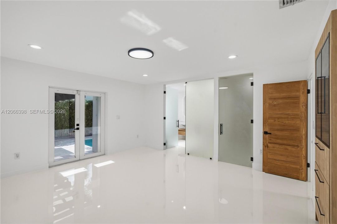 For Sale: $1,399,000 (3 beds, 2 baths, 2563 Square Feet)