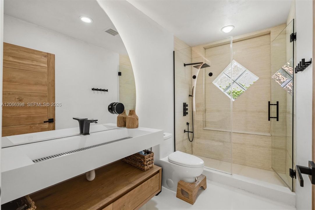 For Sale: $1,399,000 (3 beds, 2 baths, 2563 Square Feet)