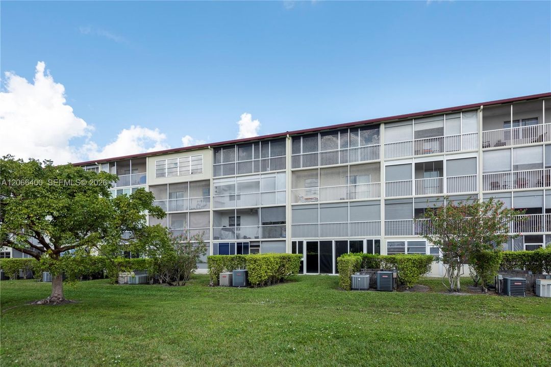 For Sale: $169,900 (2 beds, 1 baths, 953 Square Feet)
