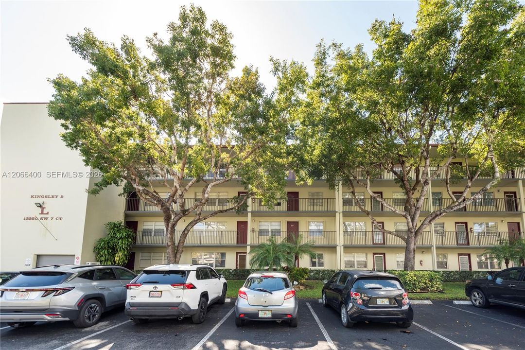 For Sale: $169,900 (2 beds, 1 baths, 953 Square Feet)