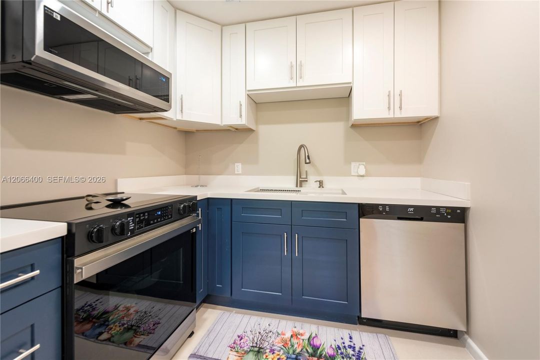 For Sale: $169,900 (2 beds, 1 baths, 953 Square Feet)