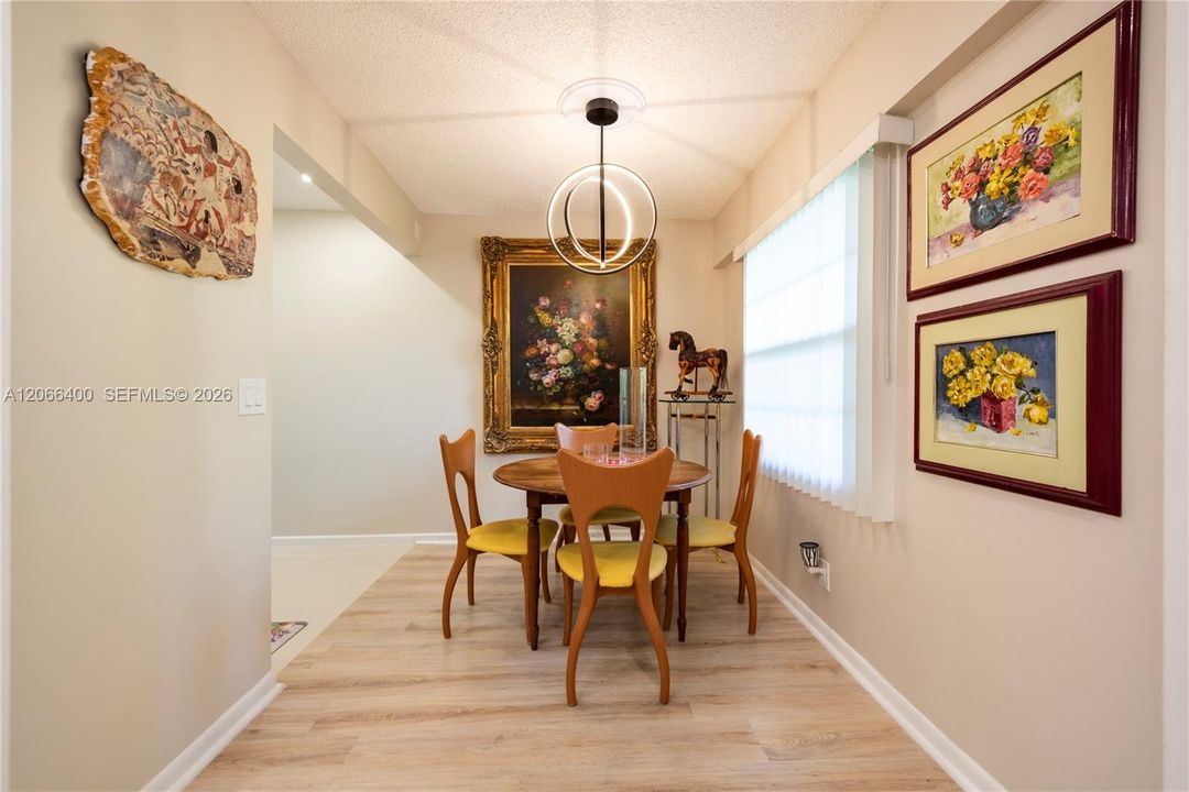 For Sale: $169,900 (2 beds, 1 baths, 953 Square Feet)