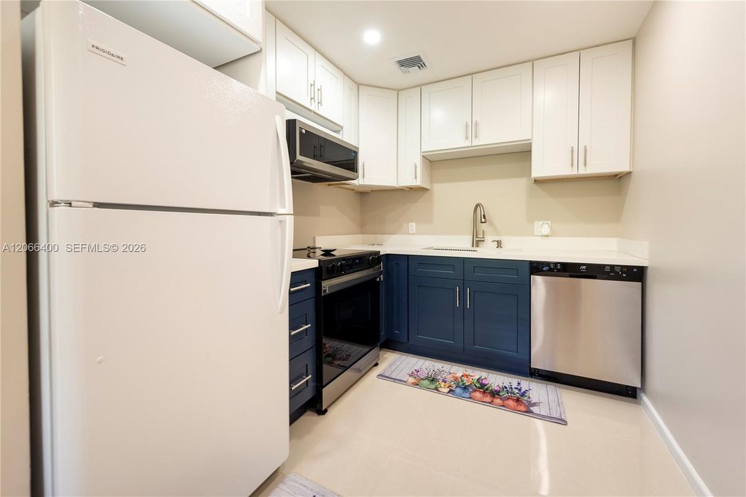 For Sale: $169,900 (2 beds, 1 baths, 953 Square Feet)