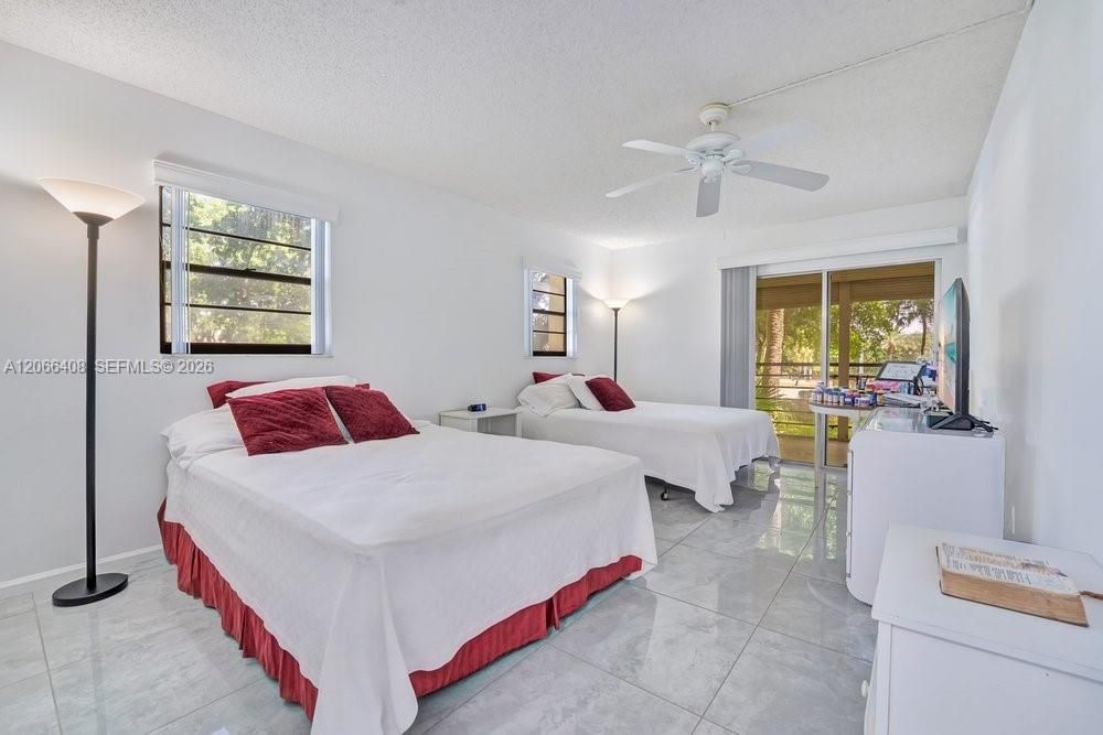 For Sale: $210,000 (2 beds, 2 baths, 1237 Square Feet)