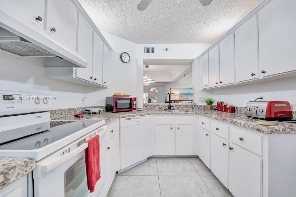 For Sale: $210,000 (2 beds, 2 baths, 1237 Square Feet)