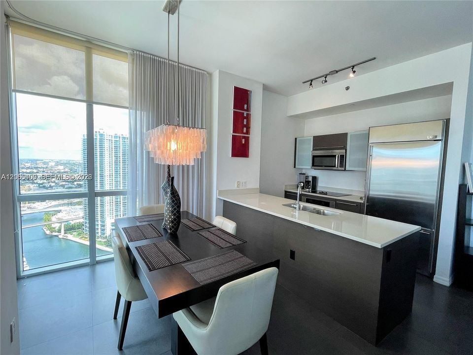 For Sale: $750,000 (2 beds, 2 baths, 1123 Square Feet)