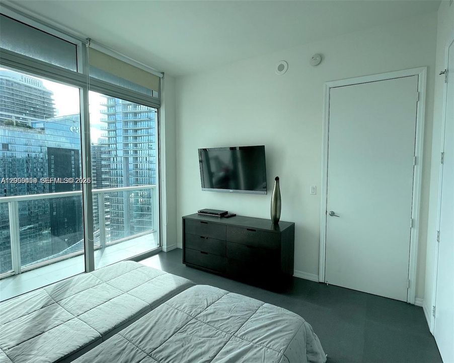 For Sale: $750,000 (2 beds, 2 baths, 1123 Square Feet)