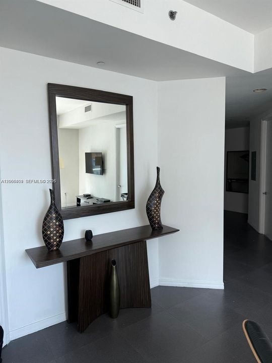 For Sale: $750,000 (2 beds, 2 baths, 1123 Square Feet)