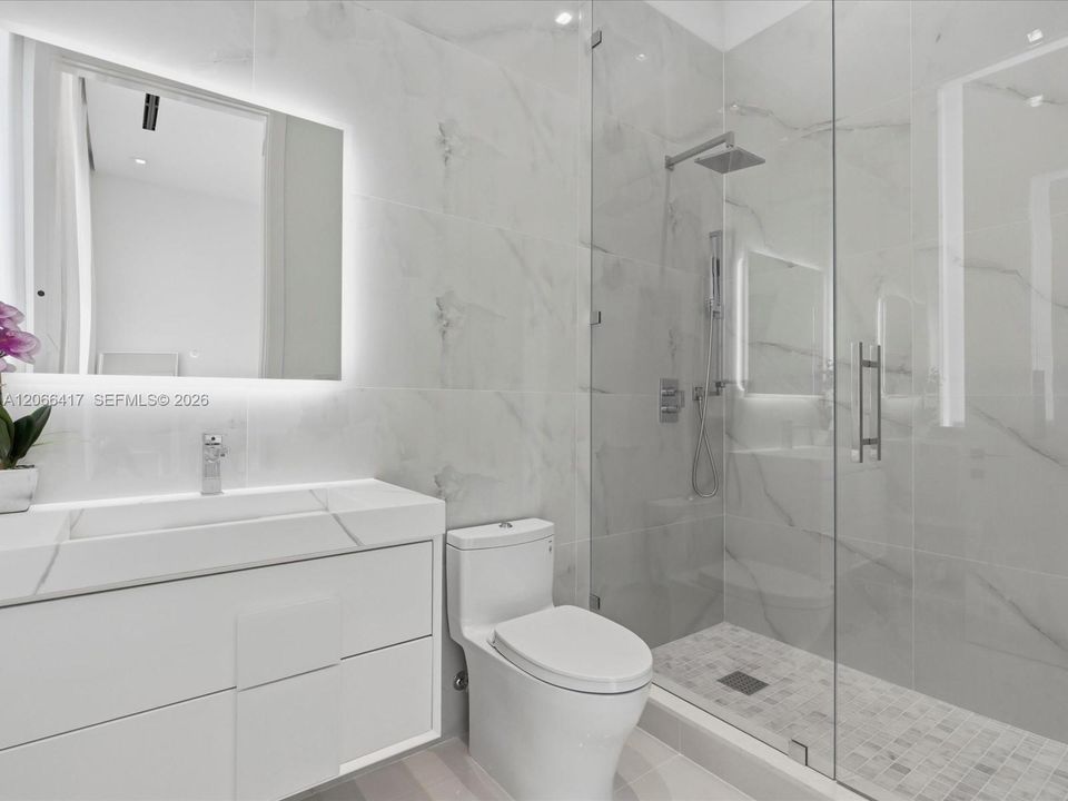 For Rent: $37,000 (6 beds, 6 baths, 5036 Square Feet)