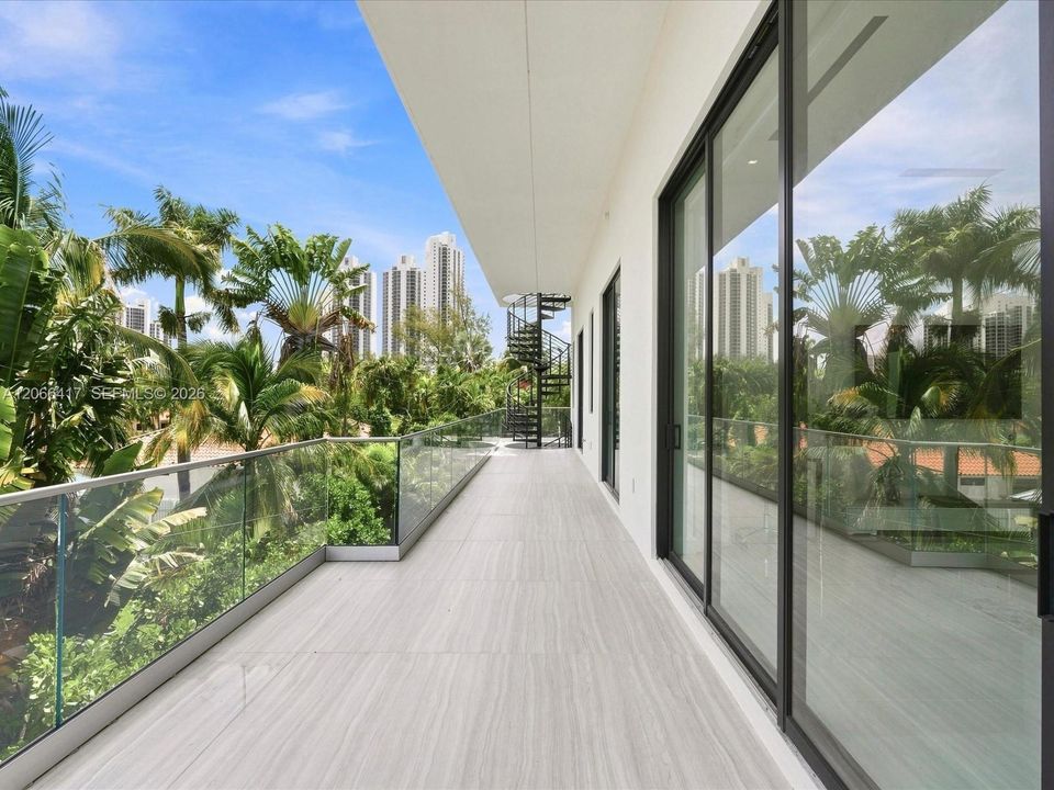For Rent: $37,000 (6 beds, 6 baths, 5036 Square Feet)