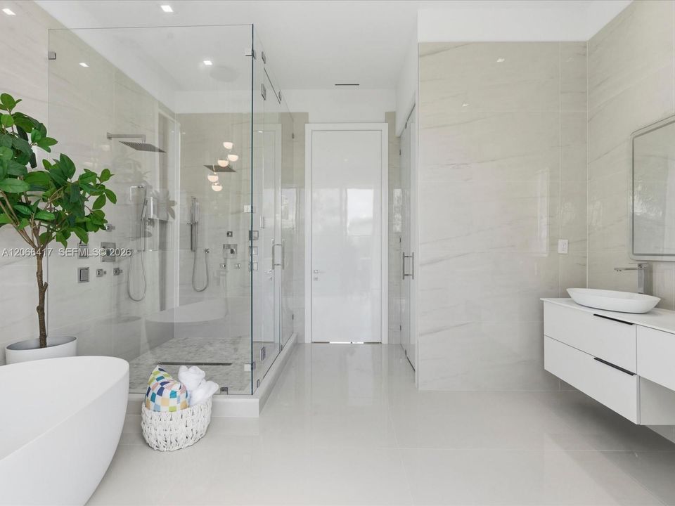 For Rent: $37,000 (6 beds, 6 baths, 5036 Square Feet)