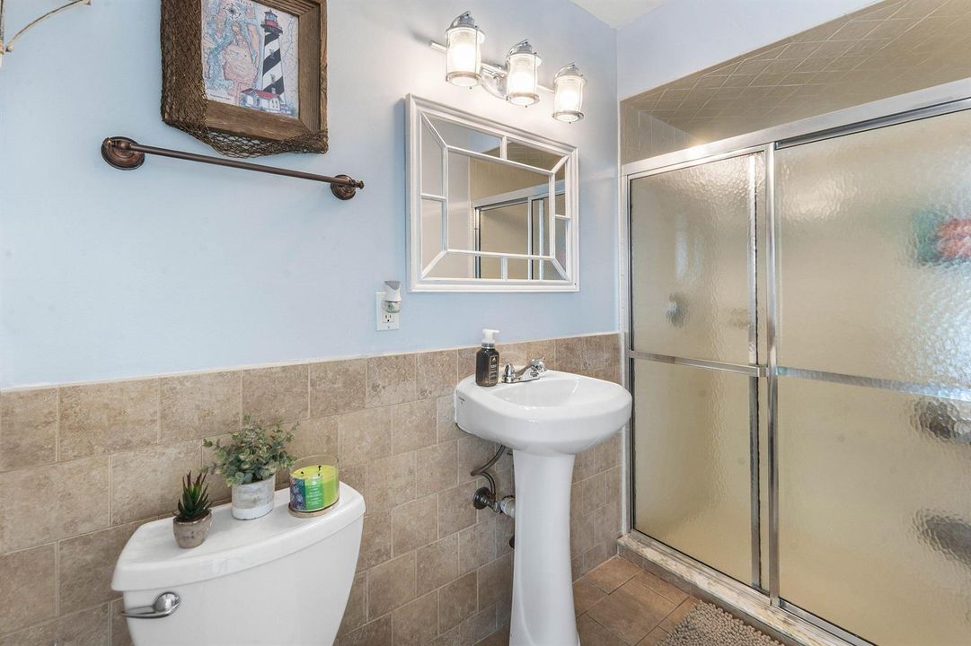 Cabana Bath by outdoor lanai