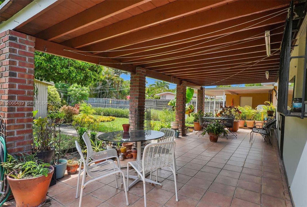 Active With Contract: $699,000 (3 beds, 2 baths, 1543 Square Feet)