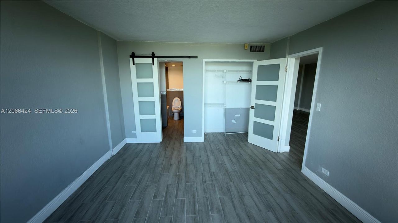 Active With Contract: $1,850 (1 beds, 1 baths, 865 Square Feet)