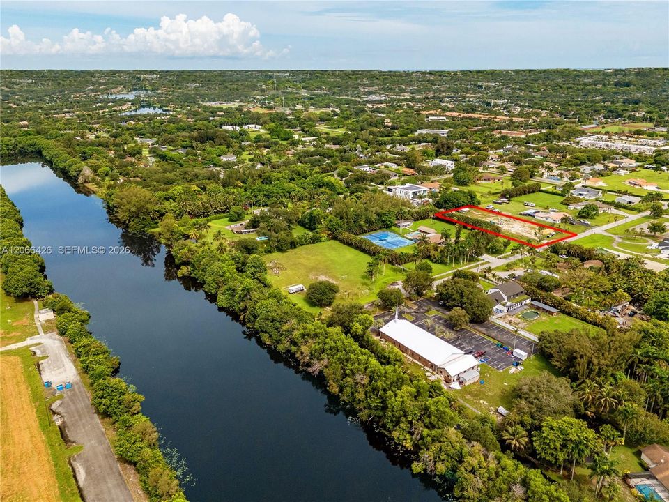 For Sale: $1,160,000 (1.25 acres)