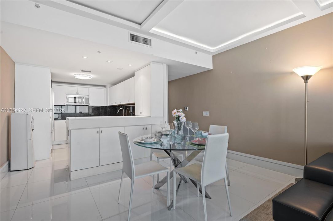 For Sale: $2,995,000 (3 beds, 3 baths, 2050 Square Feet)