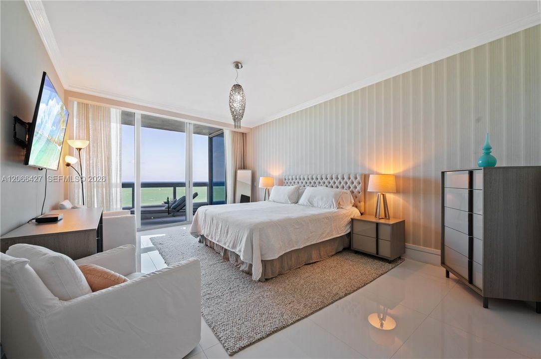 For Sale: $2,995,000 (3 beds, 3 baths, 2050 Square Feet)