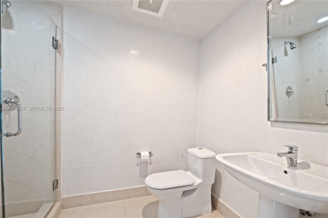 For Rent: $16,500 (3 beds, 3 baths, 2050 Square Feet)