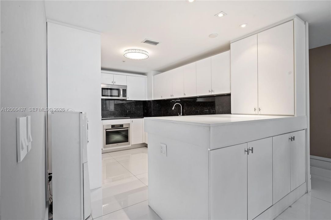For Rent: $16,500 (3 beds, 3 baths, 2050 Square Feet)