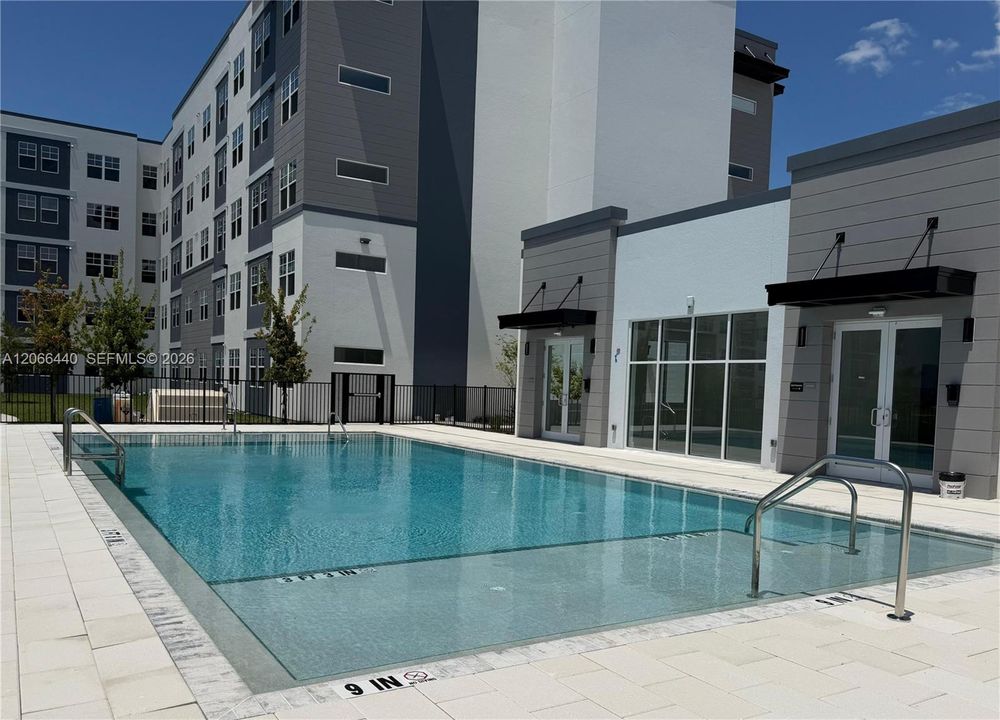 Lage specious pool and Clubhouse area