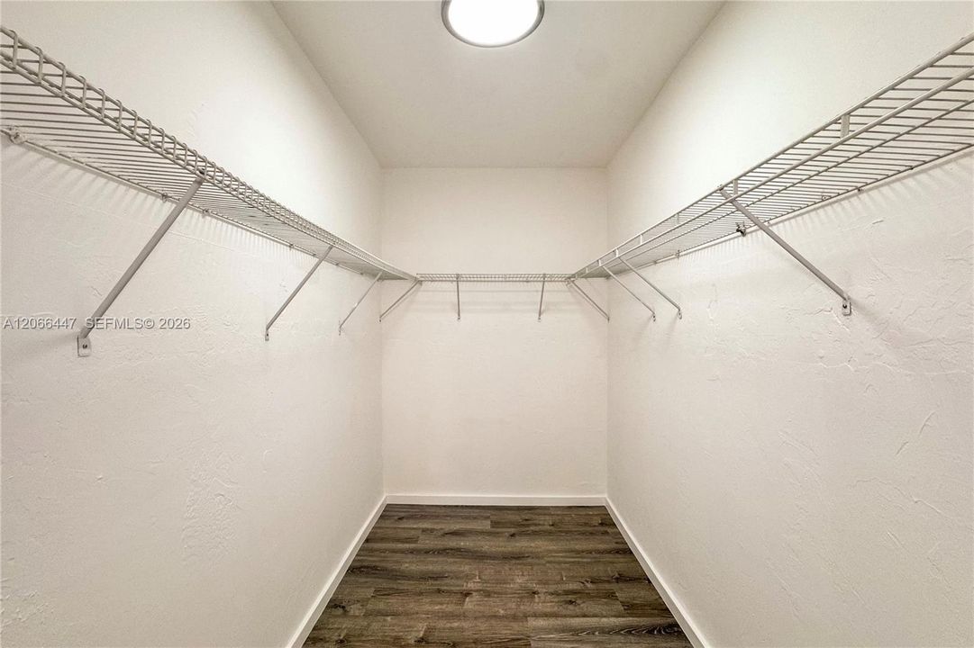 For Rent: $2,350 (2 beds, 2 baths, 1022 Square Feet)