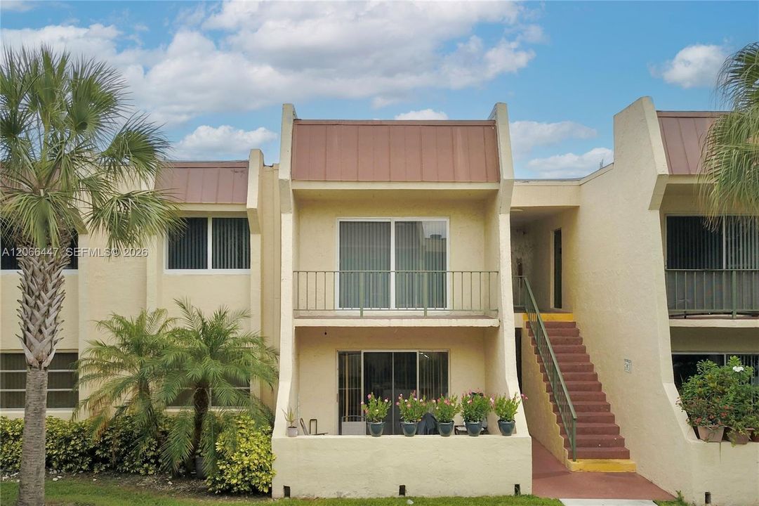 For Rent: $2,350 (2 beds, 2 baths, 1022 Square Feet)