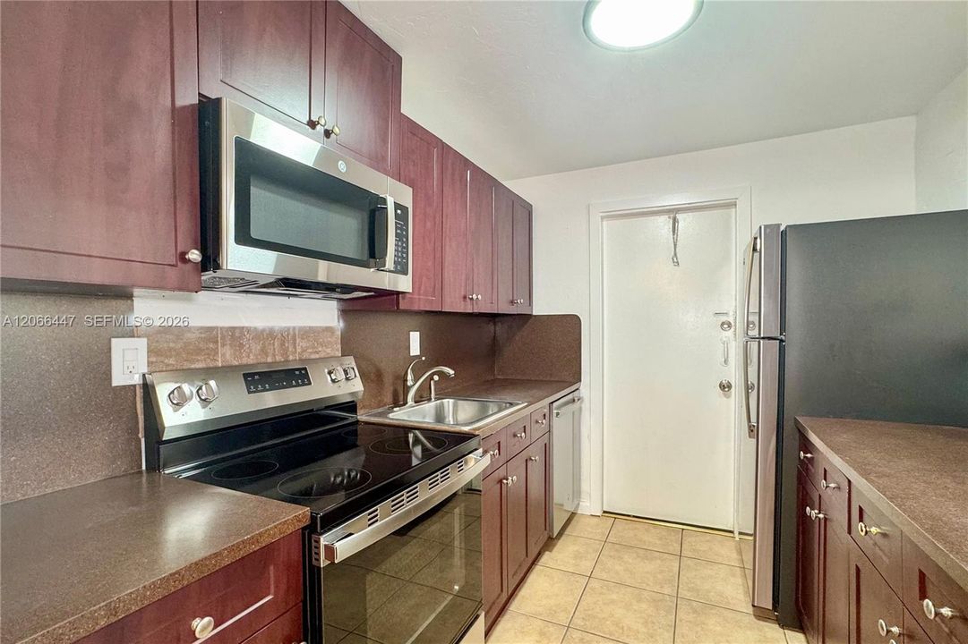 For Rent: $2,350 (2 beds, 2 baths, 1022 Square Feet)